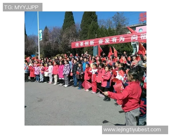 贝纳德斯基赛后向尤文球迷致敬球迷齐声高唱表达归属感