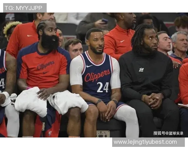 鲍威尔自嘲年纪大队友称叔叔实际上与年轻球员仅差一岁